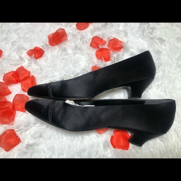 Stuart weitzmen - Picture 4 of 8